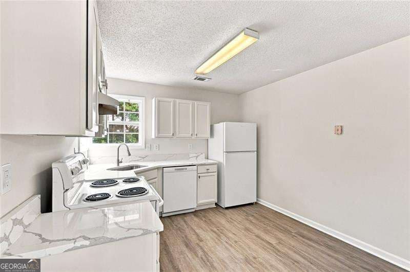 3 bedroom, 2 bathroom, 1,471 sq ft single family residence for sale at 1335 Saint Isabella Court, Locust Grove, GA 30248 — photo 9
