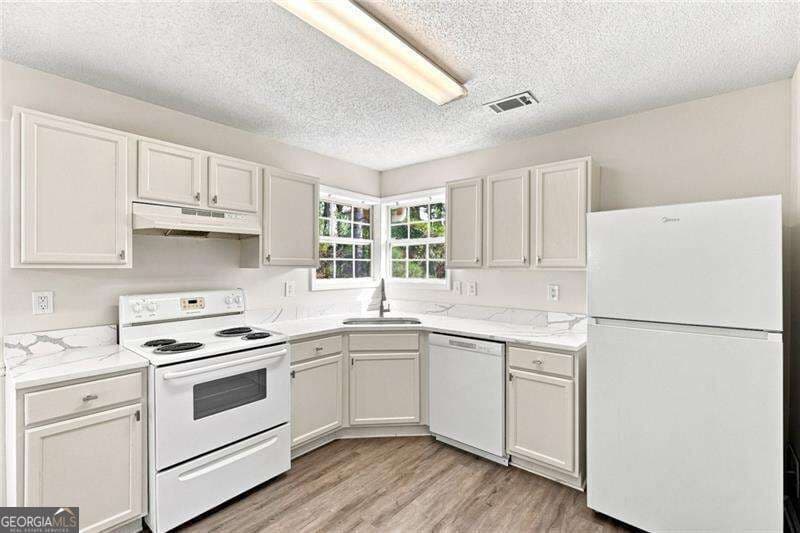 3 bedroom, 2 bathroom, 1,471 sq ft single family residence for sale at 1335 Saint Isabella Court, Locust Grove, GA 30248 — photo 8