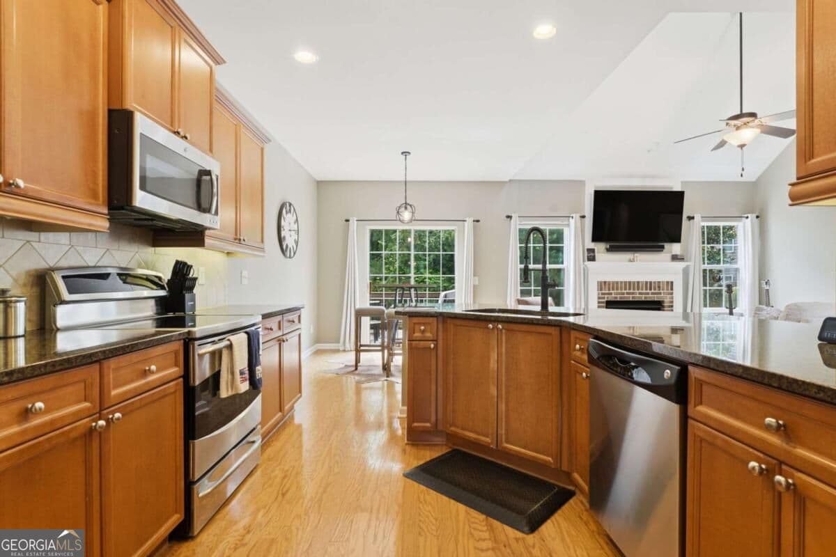 3 bedroom, 2.5 bathroom, 1,754 sq ft single family residence for sale at 17 Lilyfield Lane, Acworth, GA 30101 — photo 4