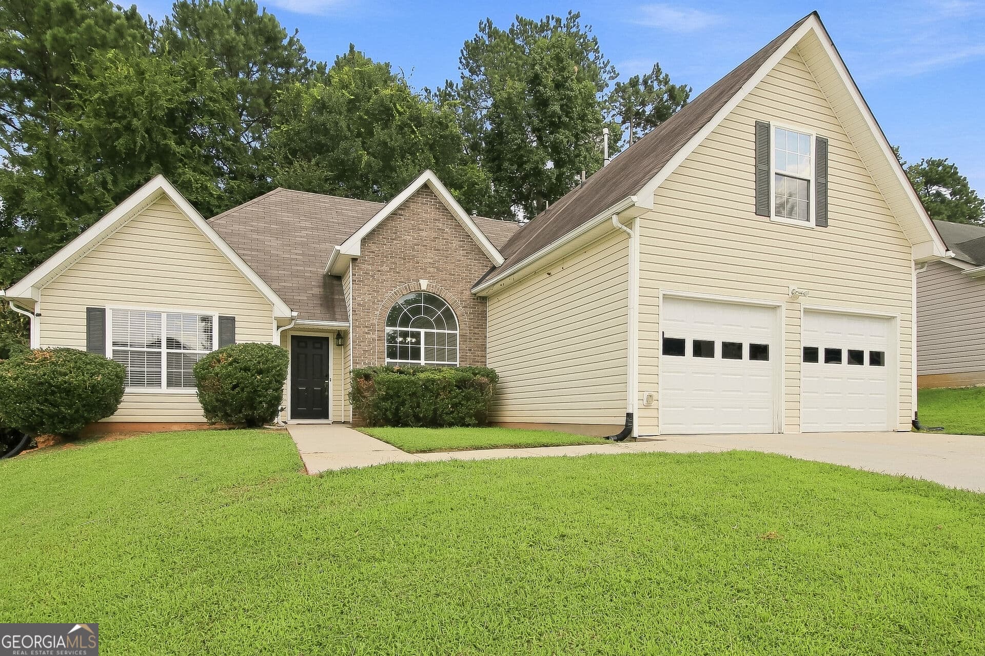 4 bedroom, 3 bathroom, 1,539 sq ft single family residence for sale at 6258 Lakeview Court, Rex, GA 30273 — photo 2