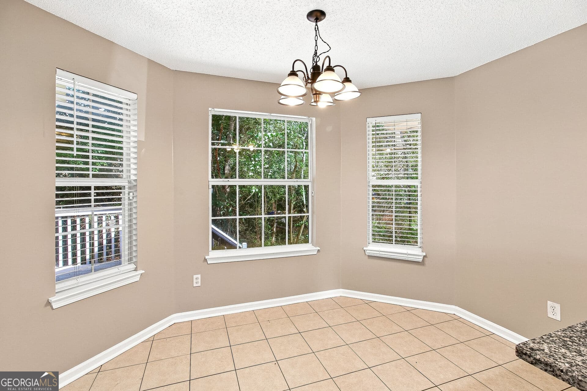 4 bedroom, 3 bathroom, 1,539 sq ft single family residence for sale at 6258 Lakeview Court, Rex, GA 30273 — photo 7