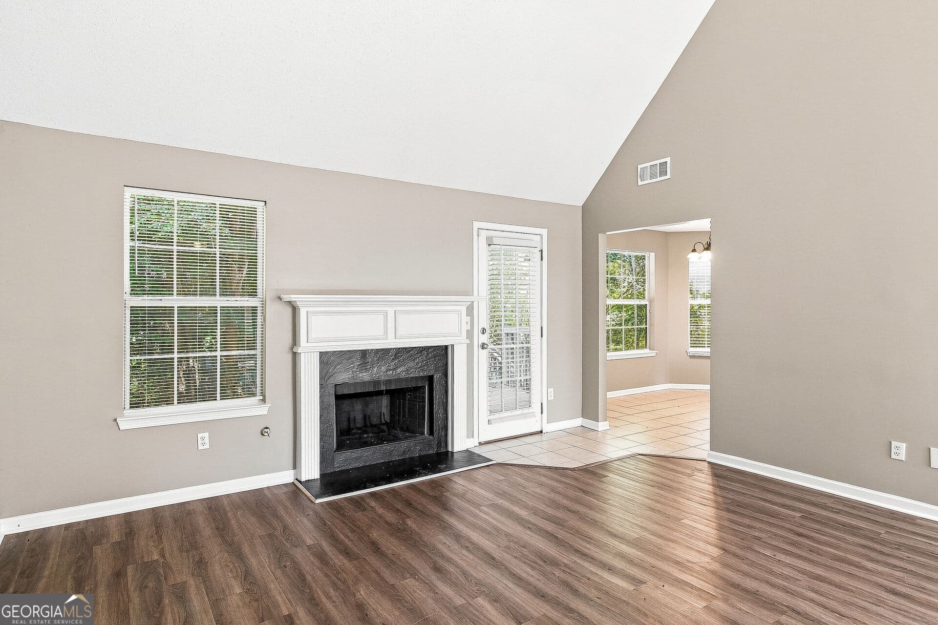 4 bedroom, 3 bathroom, 1,539 sq ft single family residence for sale at 6258 Lakeview Court, Rex, GA 30273 — photo 3