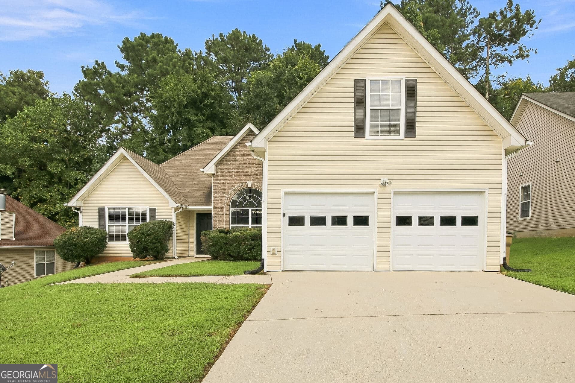4 bedroom, 3 bathroom, 1,539 sq ft single family residence for sale at 6258 Lakeview Court, Rex, GA 30273