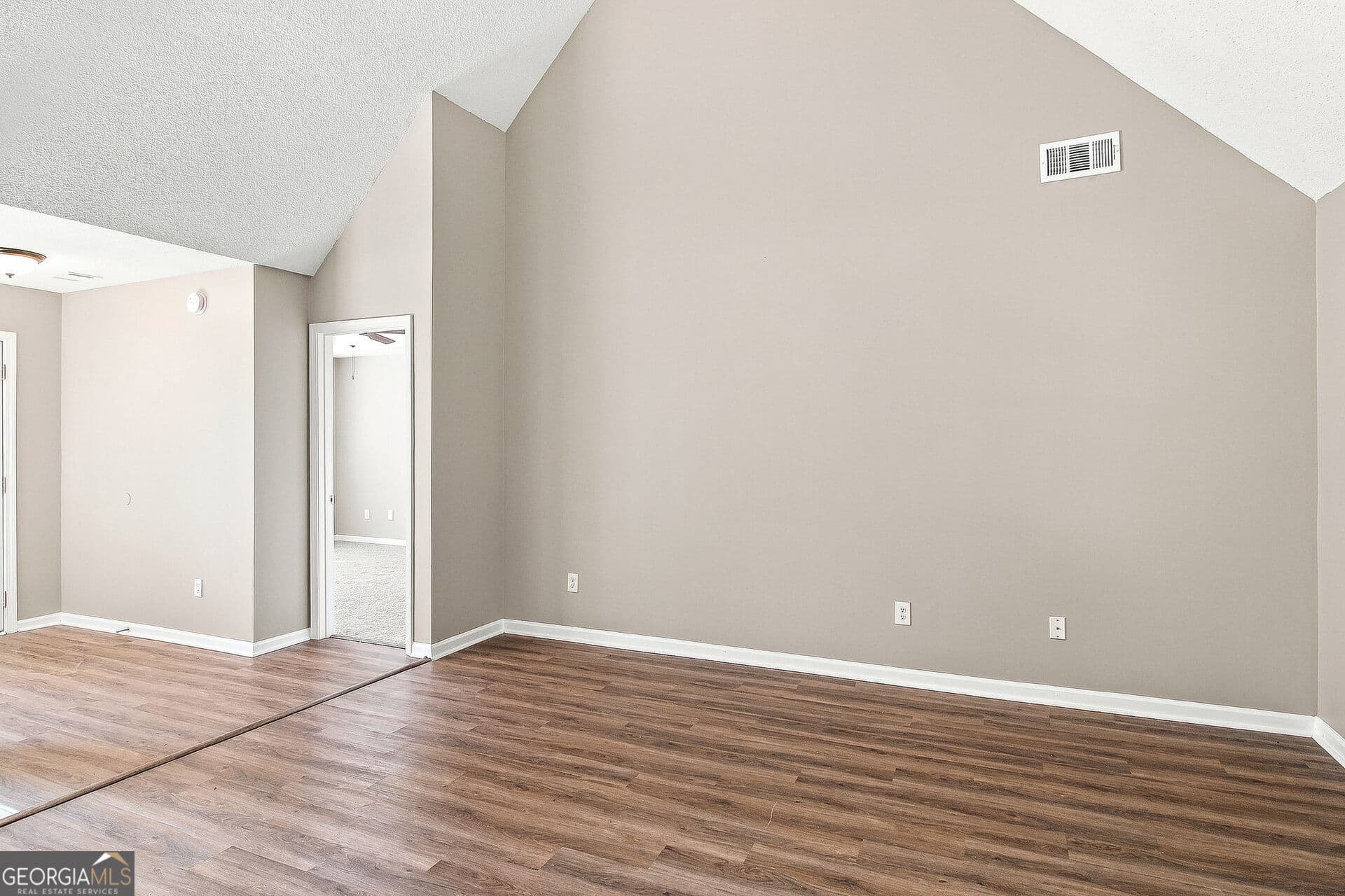 4 bedroom, 3 bathroom, 1,539 sq ft single family residence for sale at 6258 Lakeview Court, Rex, GA 30273 — photo 4