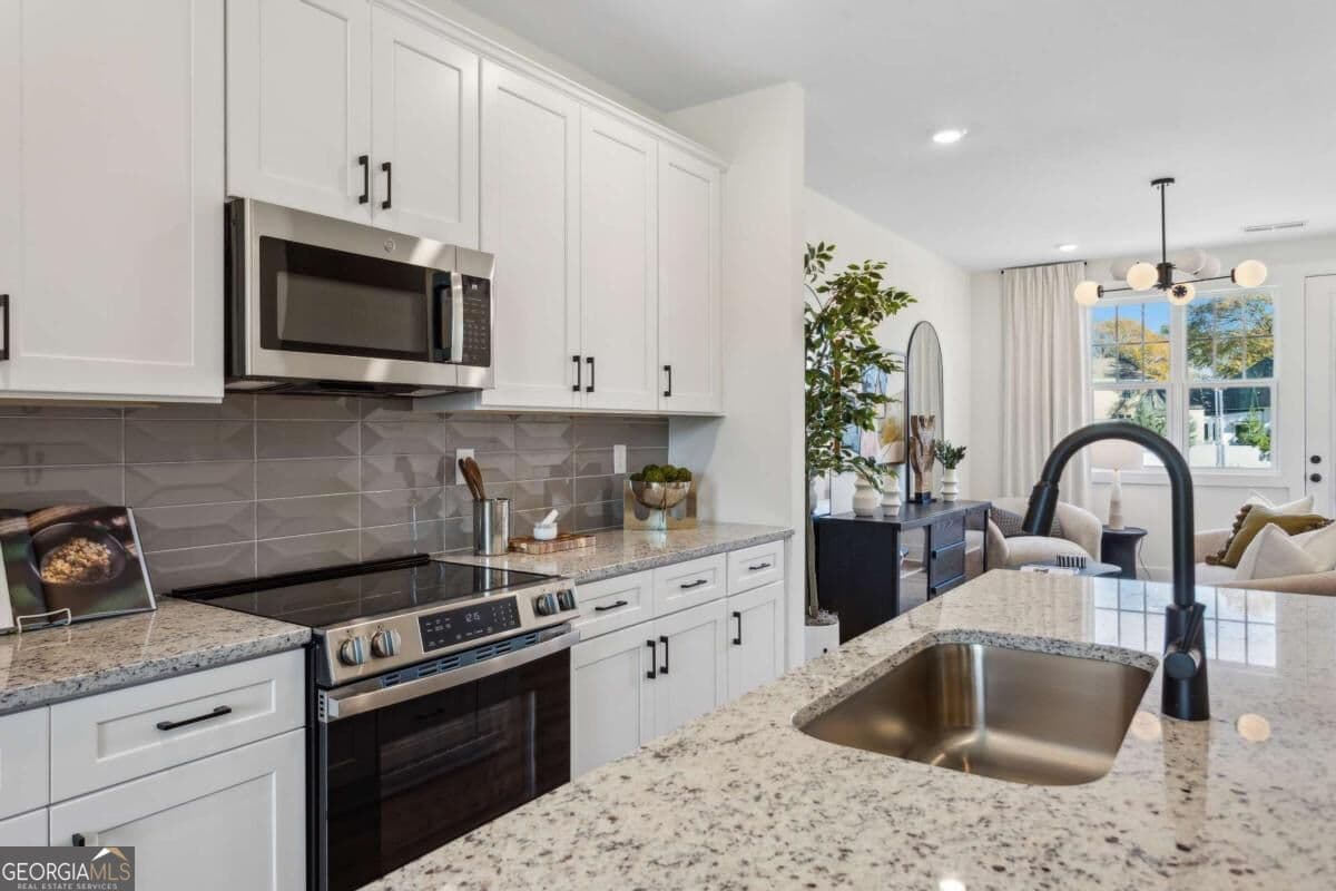 3 bedroom, 3.5 bathroom townhouse for sale at 502 Mission Way, Atlanta, GA 30315 — photo 3
