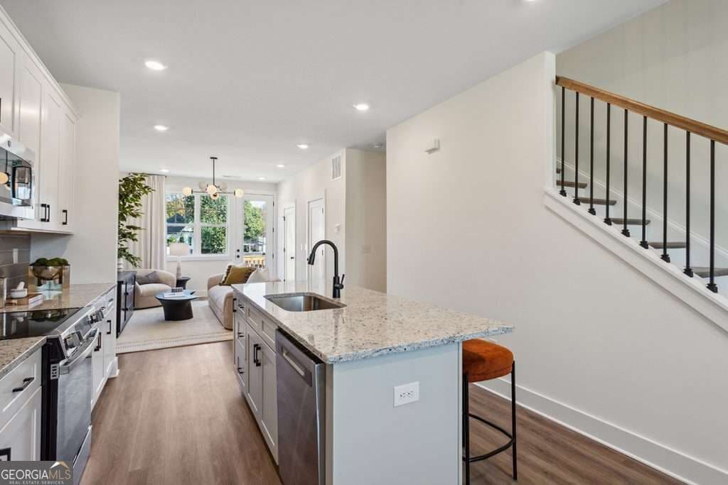 3 bedroom, 3.5 bathroom townhouse for sale at 502 Mission Way, Atlanta, GA 30315 — photo 5