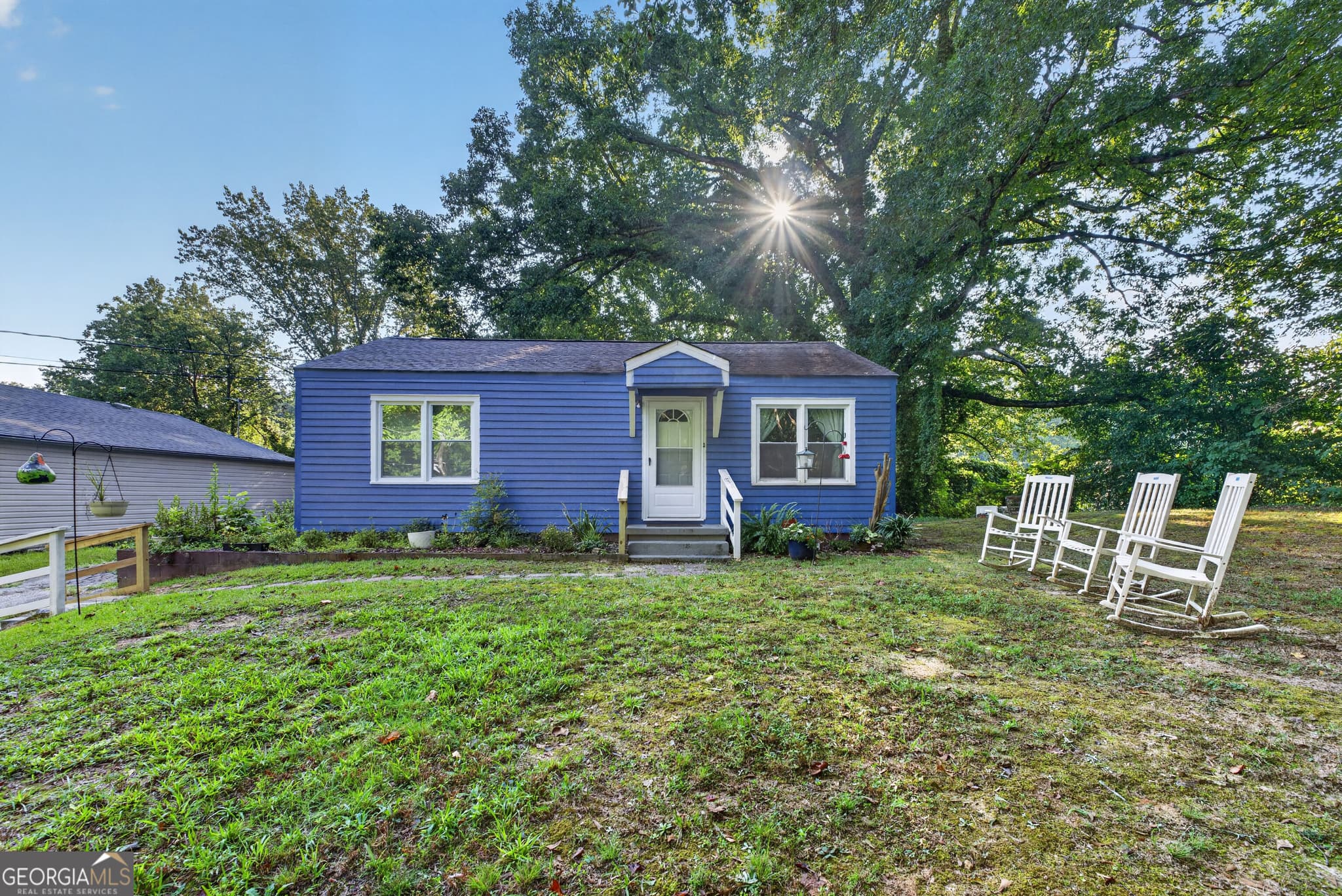 2 bedroom, 1 bathroom, 816 sq ft single family residence for sale at 504 N Pond Street, Toccoa, GA 30577 — photo 1 of 29