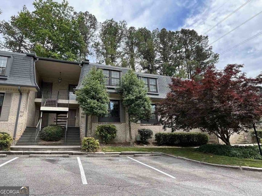 3 bedroom, 2 bathroom, 1,500 sq ft condominium for sale at 102 La Rue Place, Atlanta, GA 30327 — photo 1 of 2