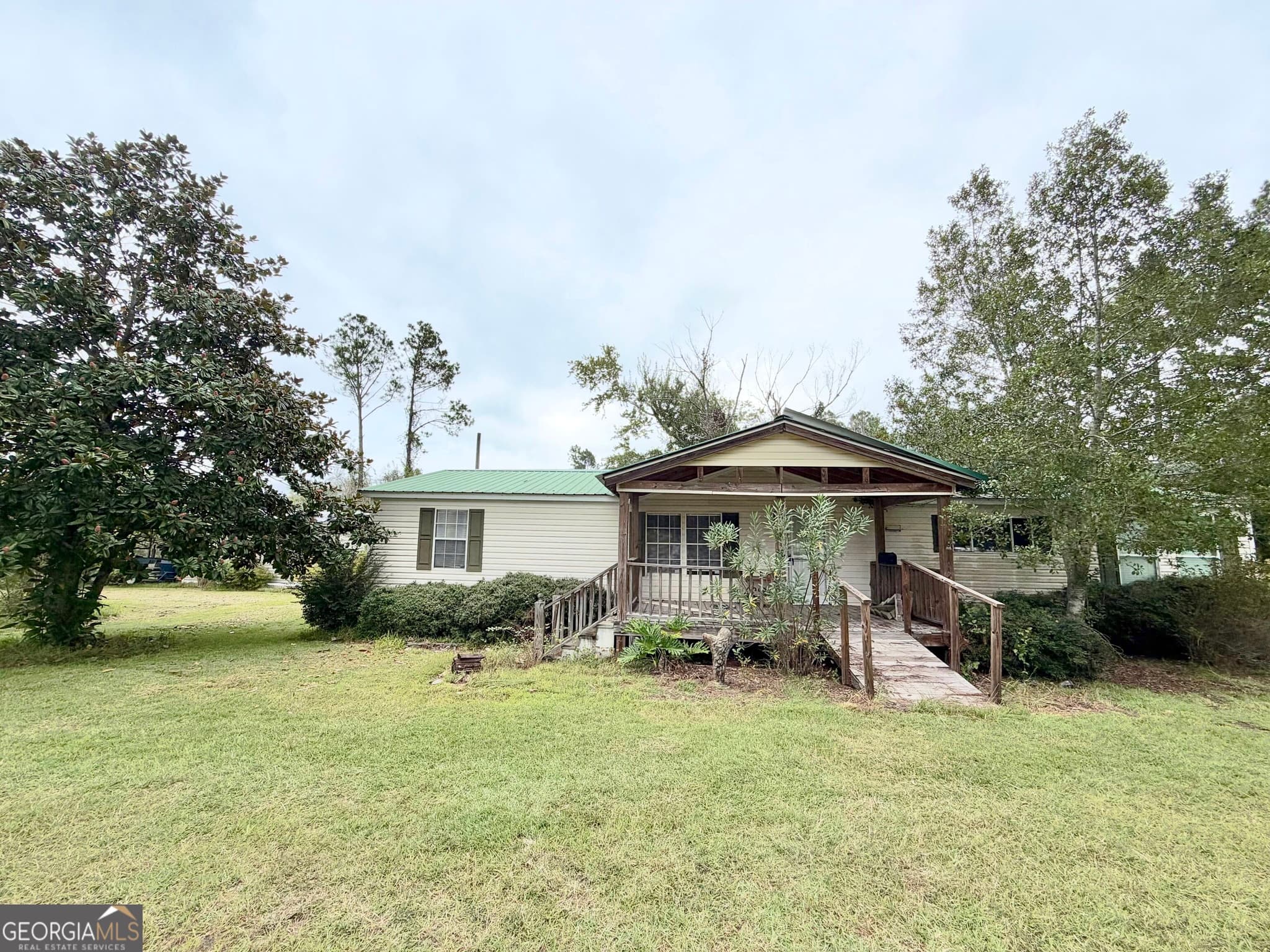 2 bedroom, 2 bathroom, 1,920 sq ft manufactured home,single family residence for sale at 698 Pat Dixon Road, Hazlehurst, GA 31539