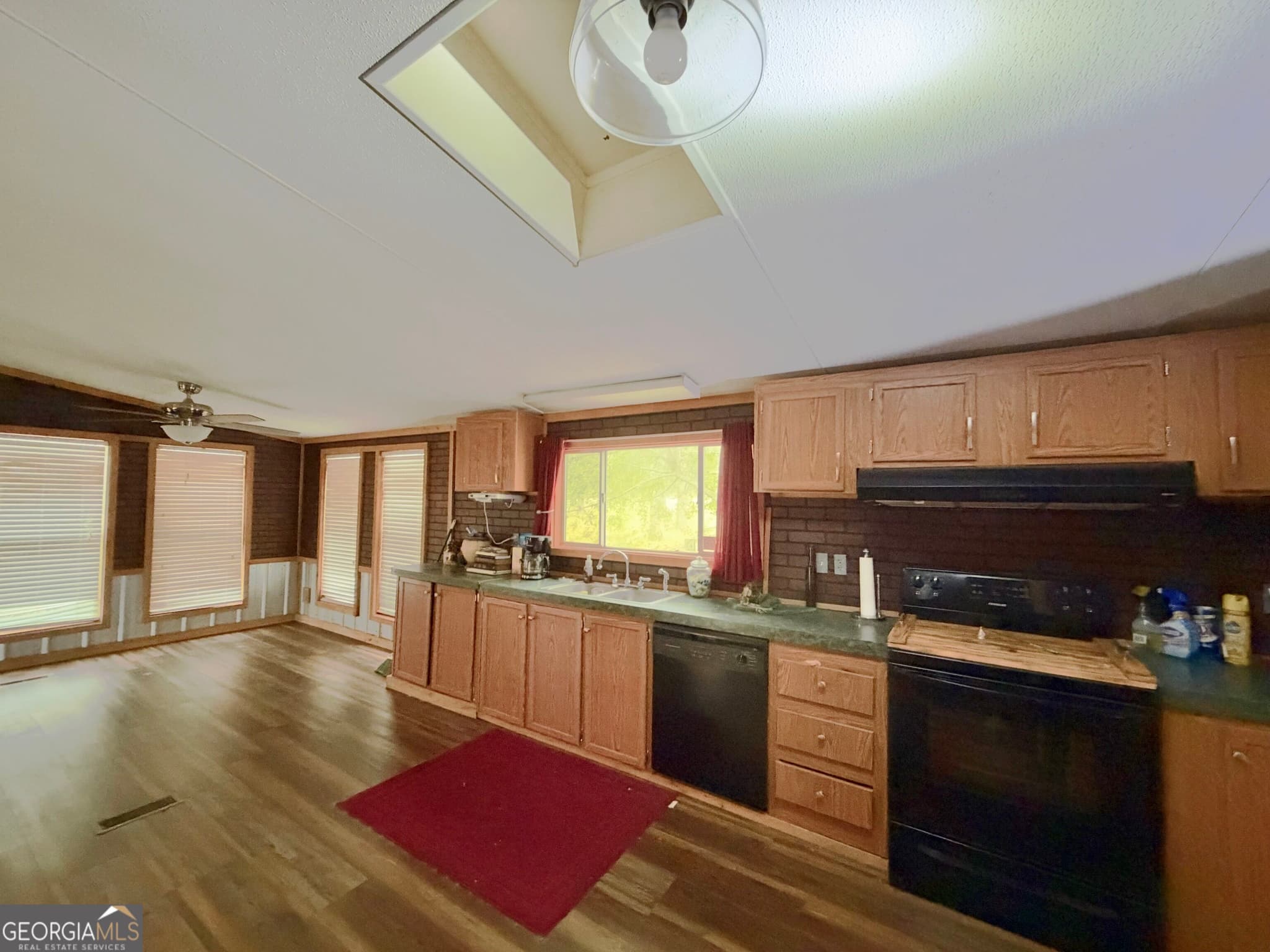 2 bedroom, 2 bathroom, 1,920 sq ft manufactured home,single family residence for sale at 698 Pat Dixon Road, Hazlehurst, GA 31539 — photo 5