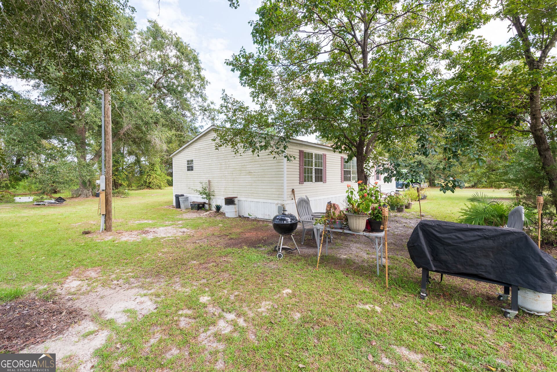 4 bedroom, 2 bathroom, 1,560 sq ft manufactured home,single family residence for sale at 569 Shady Oaks Circle, Hoboken, GA 31542 — photo 2