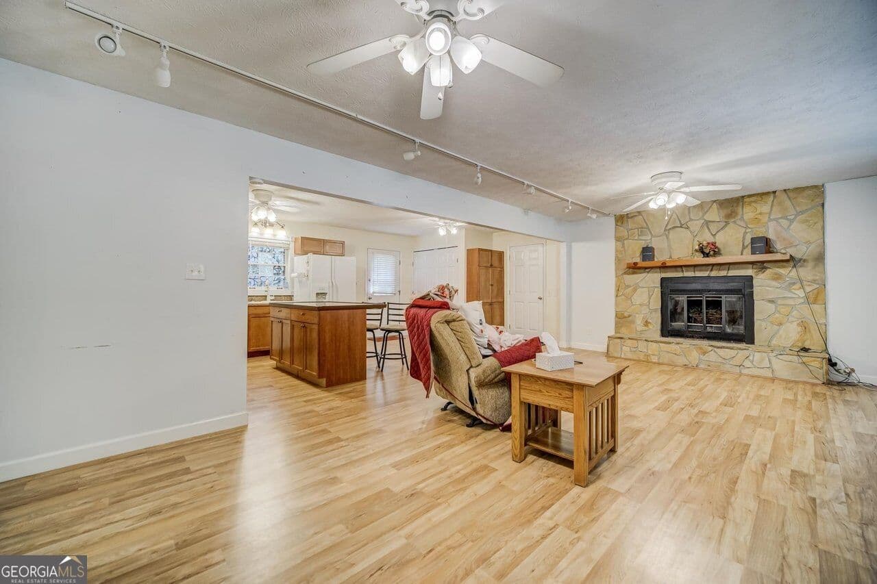 3 bedroom, 4.5 bathroom, 3,136 sq ft single family residence for sale at 407 Pleasant Grove Road, Mcdonough, GA 30252 — photo 2