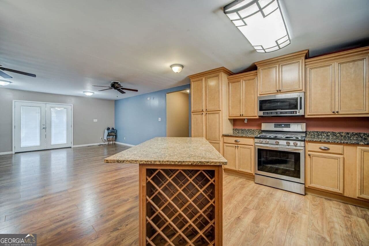 3 bedroom, 4.5 bathroom, 3,136 sq ft single family residence for sale at 407 Pleasant Grove Road, Mcdonough, GA 30252 — photo 6