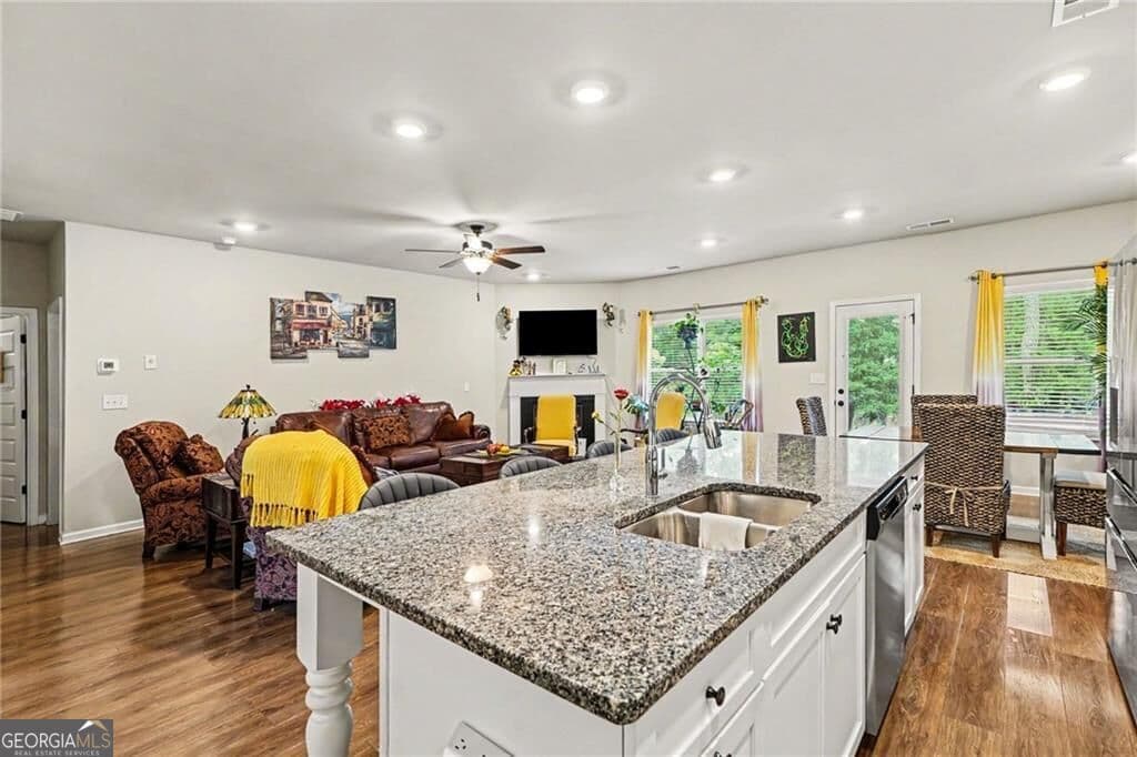 4 bedroom, 4.5 bathroom, 3,719 sq ft single family residence for rent at 521 Redchurch Drive, Mcdonough, GA 30252 for $3,295 a month — photo 10
