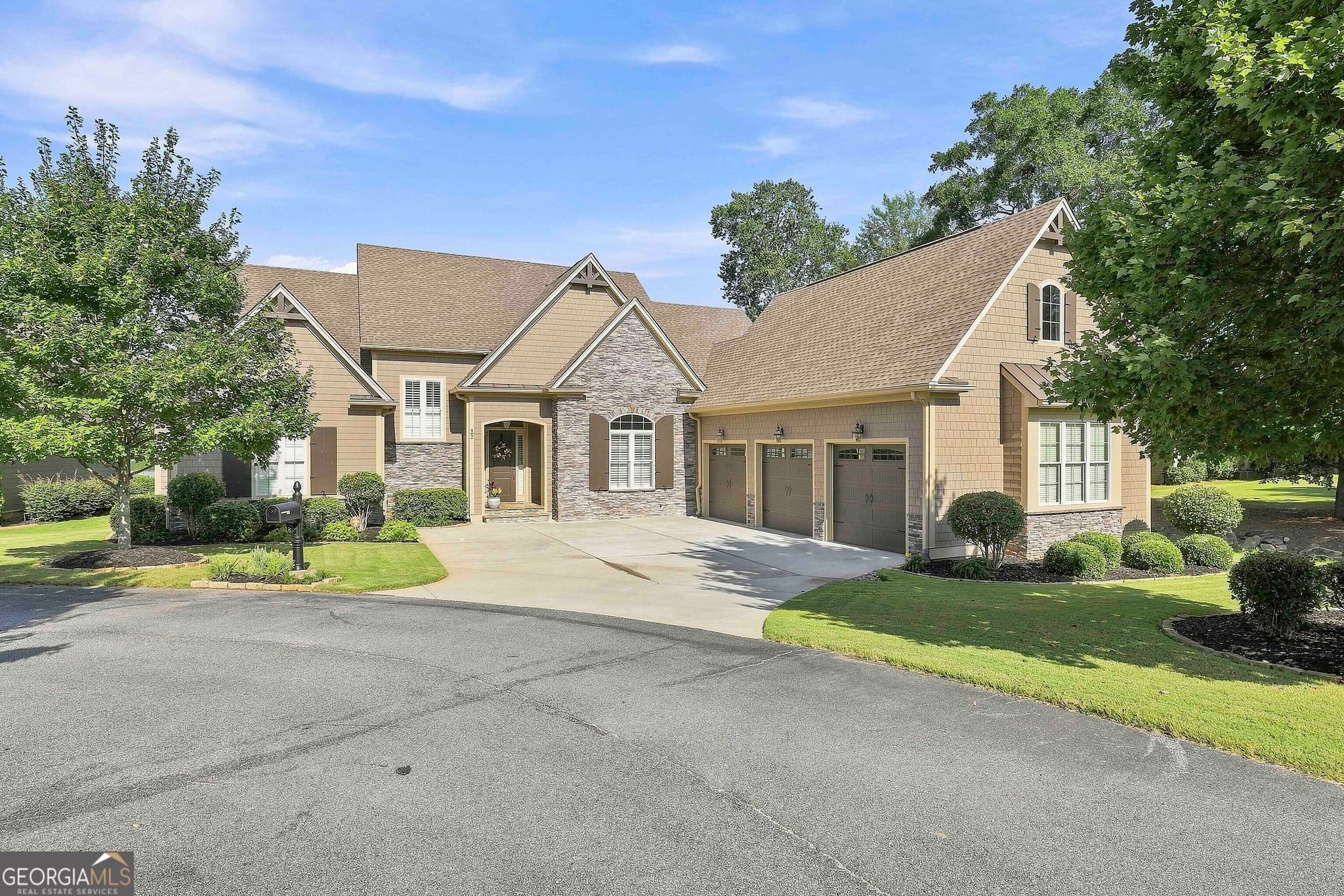 4 bedroom, 4 bathroom, 3,757 sq ft single family residence for sale at 402 Vanderbilt Parkway, Newnan, GA 30265 — photo 2