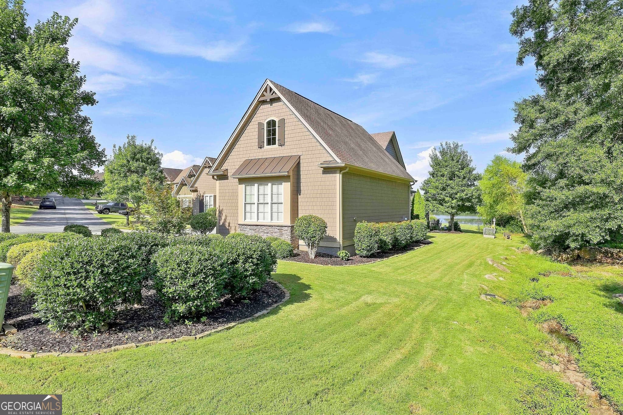 4 bedroom, 4 bathroom, 3,757 sq ft single family residence for sale at 402 Vanderbilt Parkway, Newnan, GA 30265 — photo 3