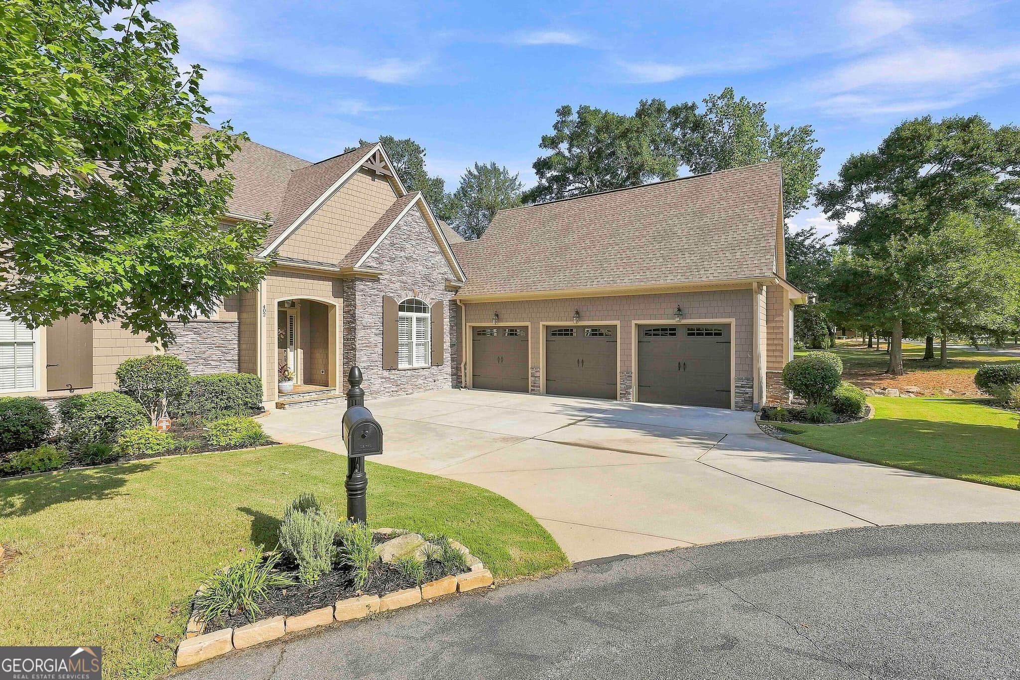 4 bedroom, 4 bathroom, 3,757 sq ft single family residence for sale at 402 Vanderbilt Parkway, Newnan, GA 30265 — photo 5