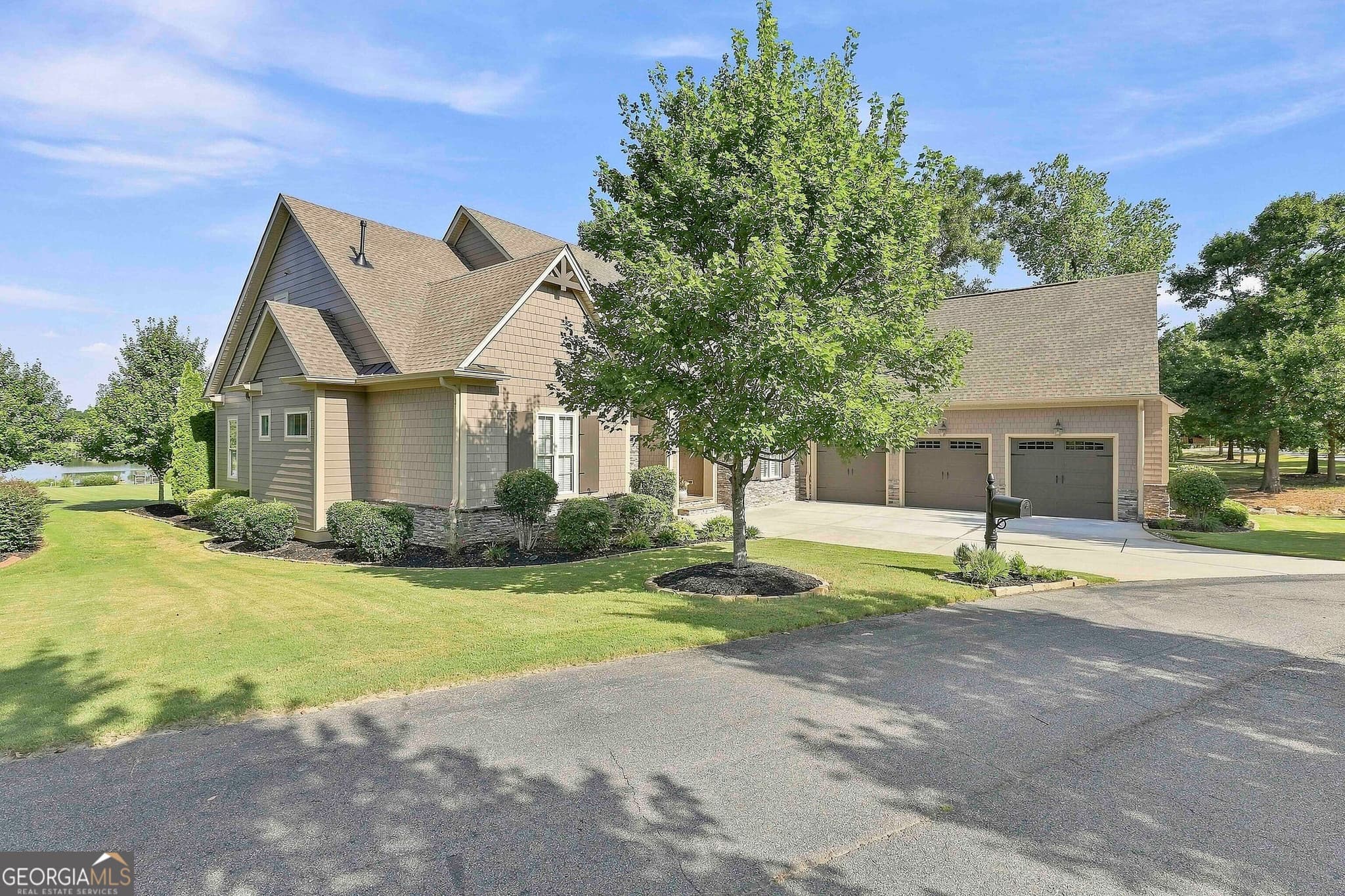 4 bedroom, 4 bathroom, 3,757 sq ft single family residence for sale at 402 Vanderbilt Parkway, Newnan, GA 30265 — photo 4