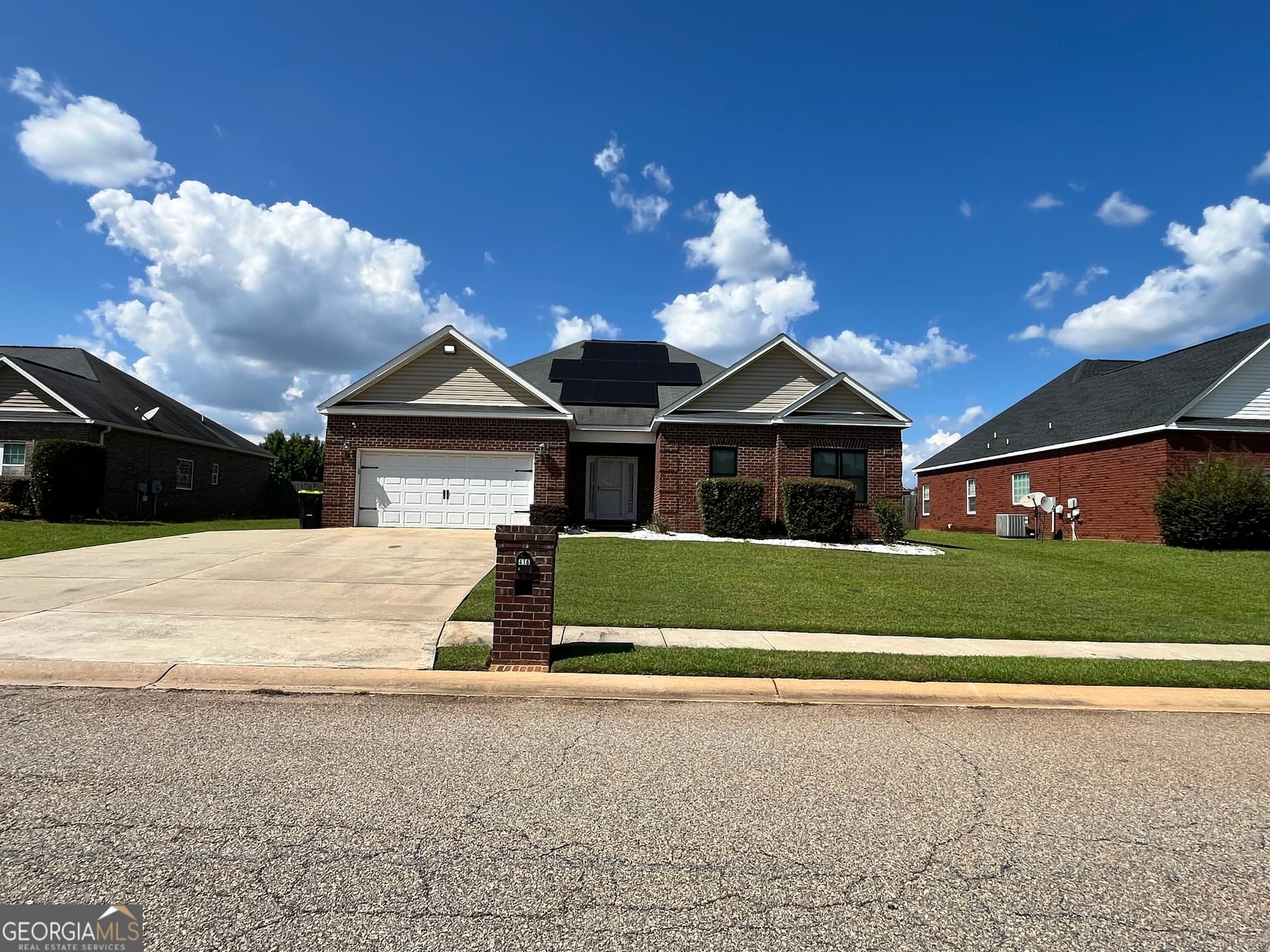 4 bedroom, 2 bathroom, 1,962 sq ft single family residence for rent at 416 Hunts Landing Drive, Kathleen, GA 31047 for $2,400 a month