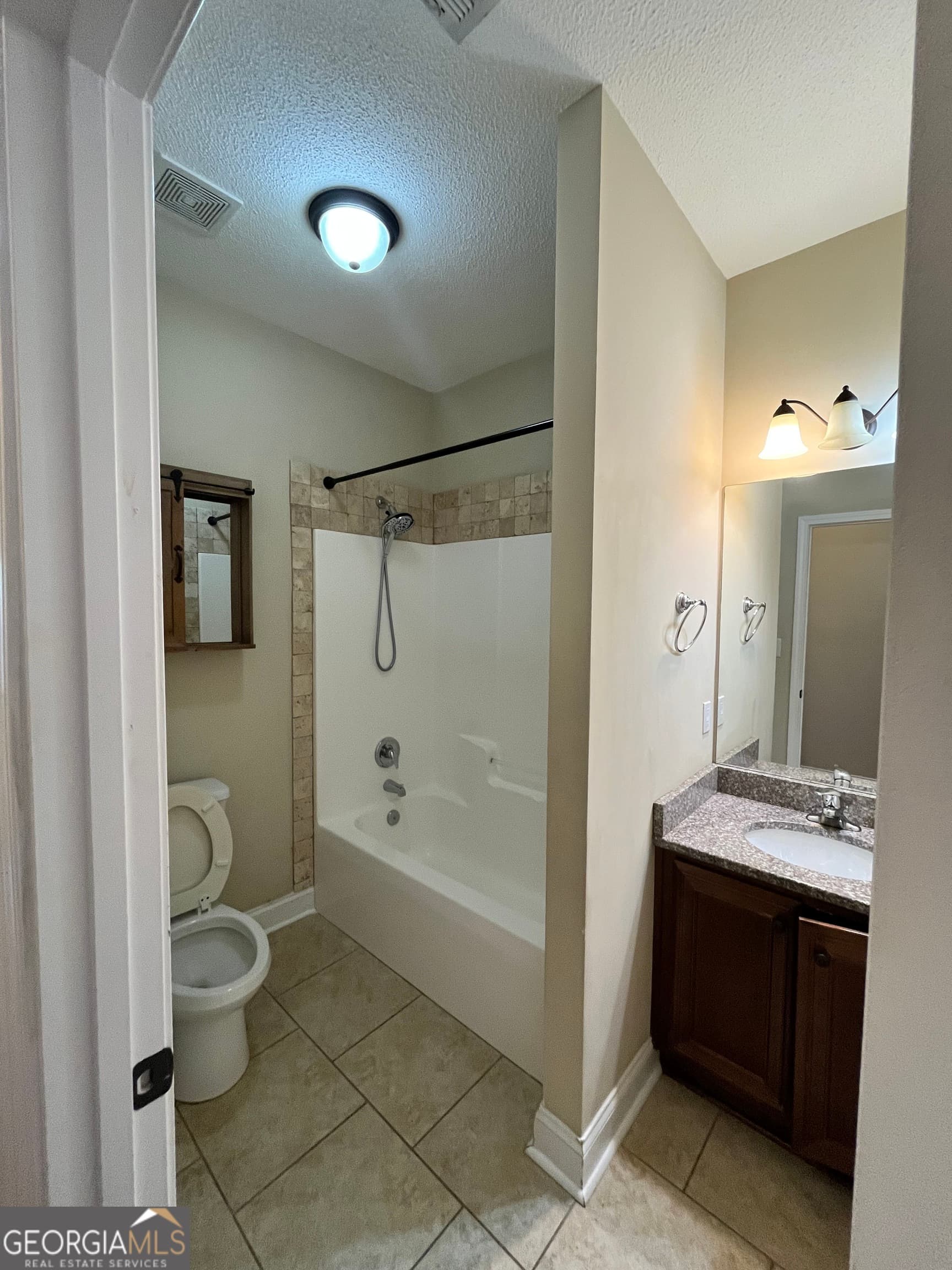4 bedroom, 2 bathroom, 1,962 sq ft single family residence for rent at 416 Hunts Landing Drive, Kathleen, GA 31047 for $2,400 a month — photo 4
