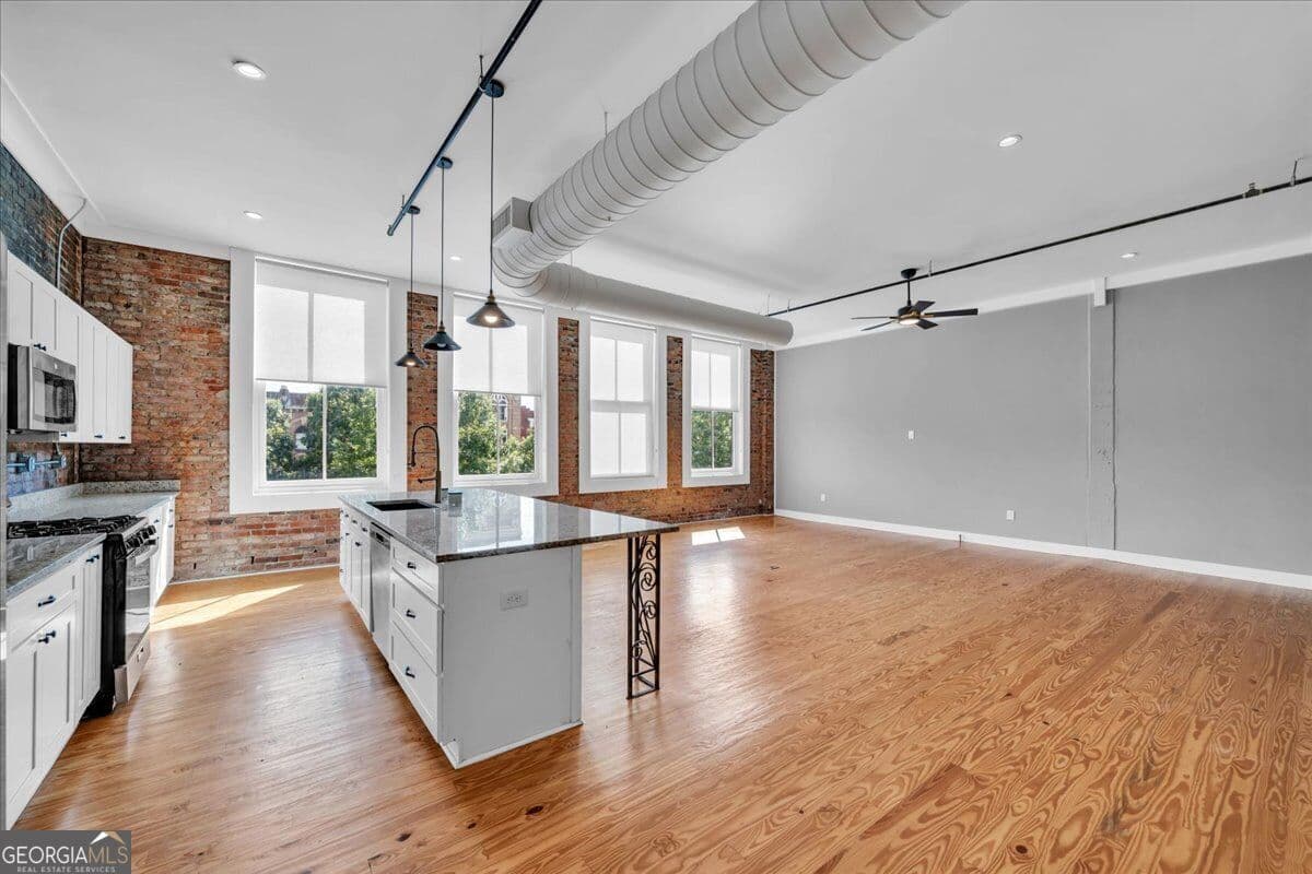 5 bedroom, 6 bathroom, 9,650 sq ft loft,single family residence for sale at 565 Poplar Street, Macon, GA 31210 — photo 8