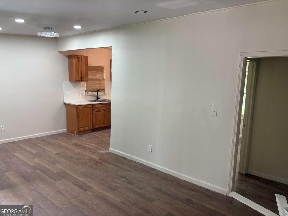 2 bedroom, 1 bathroom, 832 sq ft single family residence for sale at 4049 Villa Avenue, Macon, GA 31204 — photo 3