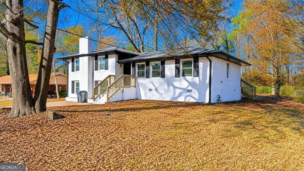 4 bedroom, 2 bathroom, 1,350 sq ft single family residence for sale at 4675 Lincoln Way, Lilburn, GA 30047 — photo 2