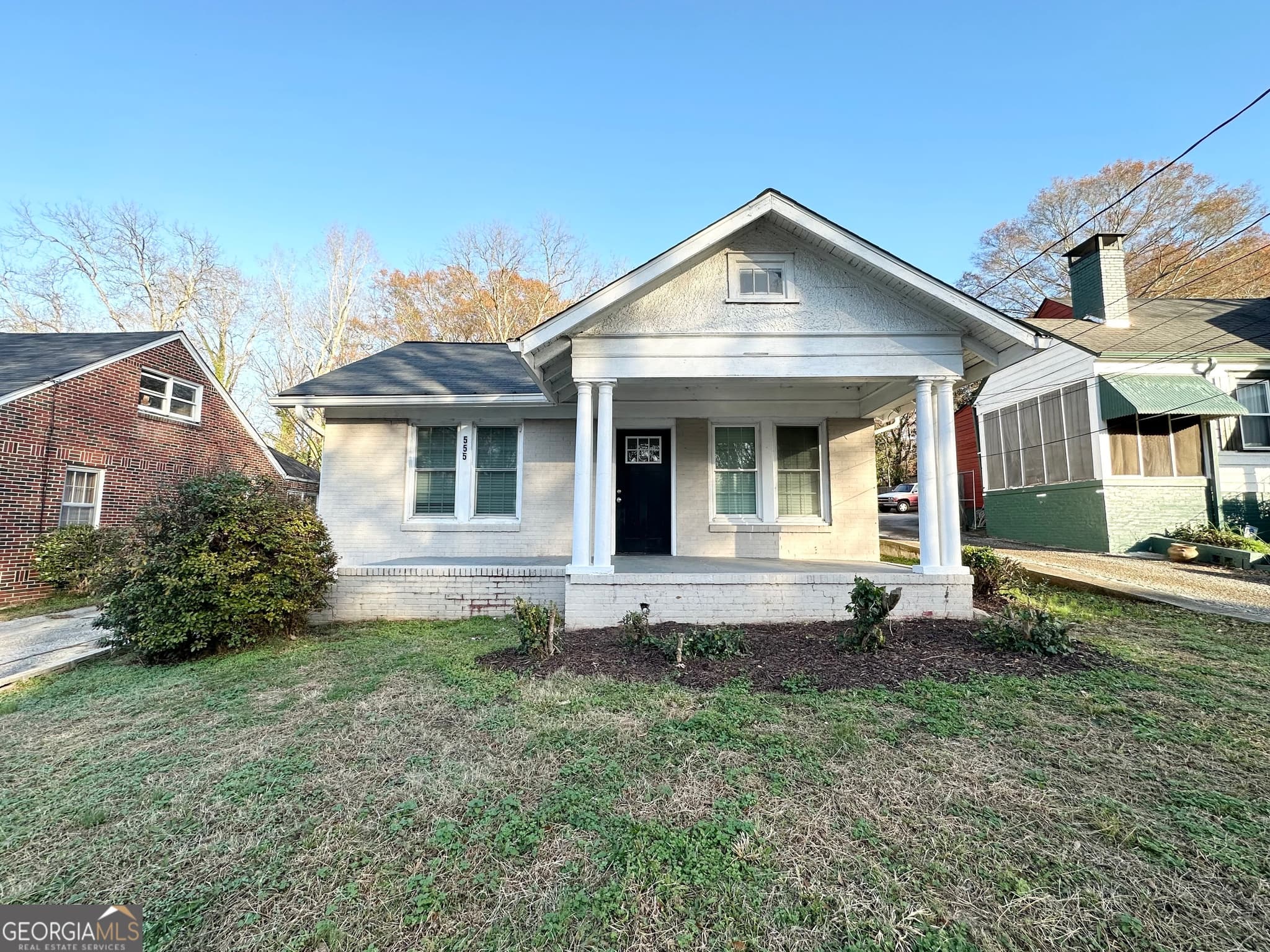 3 bedroom, 1 bathroom, 980 sq ft single family residence for sale at 555 Holly Street, Atlanta, GA 30318 — photo 2