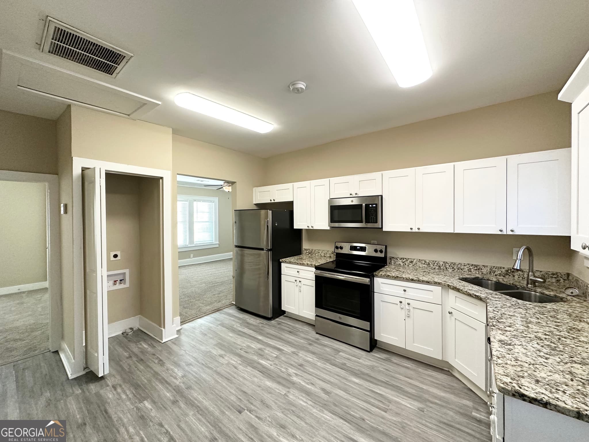 3 bedroom, 1 bathroom, 980 sq ft single family residence for sale at 555 Holly Street, Atlanta, GA 30318 — photo 6
