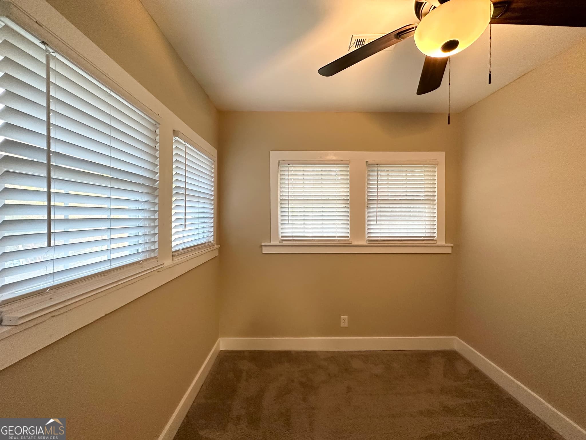 3 bedroom, 1 bathroom, 980 sq ft single family residence for sale at 555 Holly Street, Atlanta, GA 30318 — photo 7