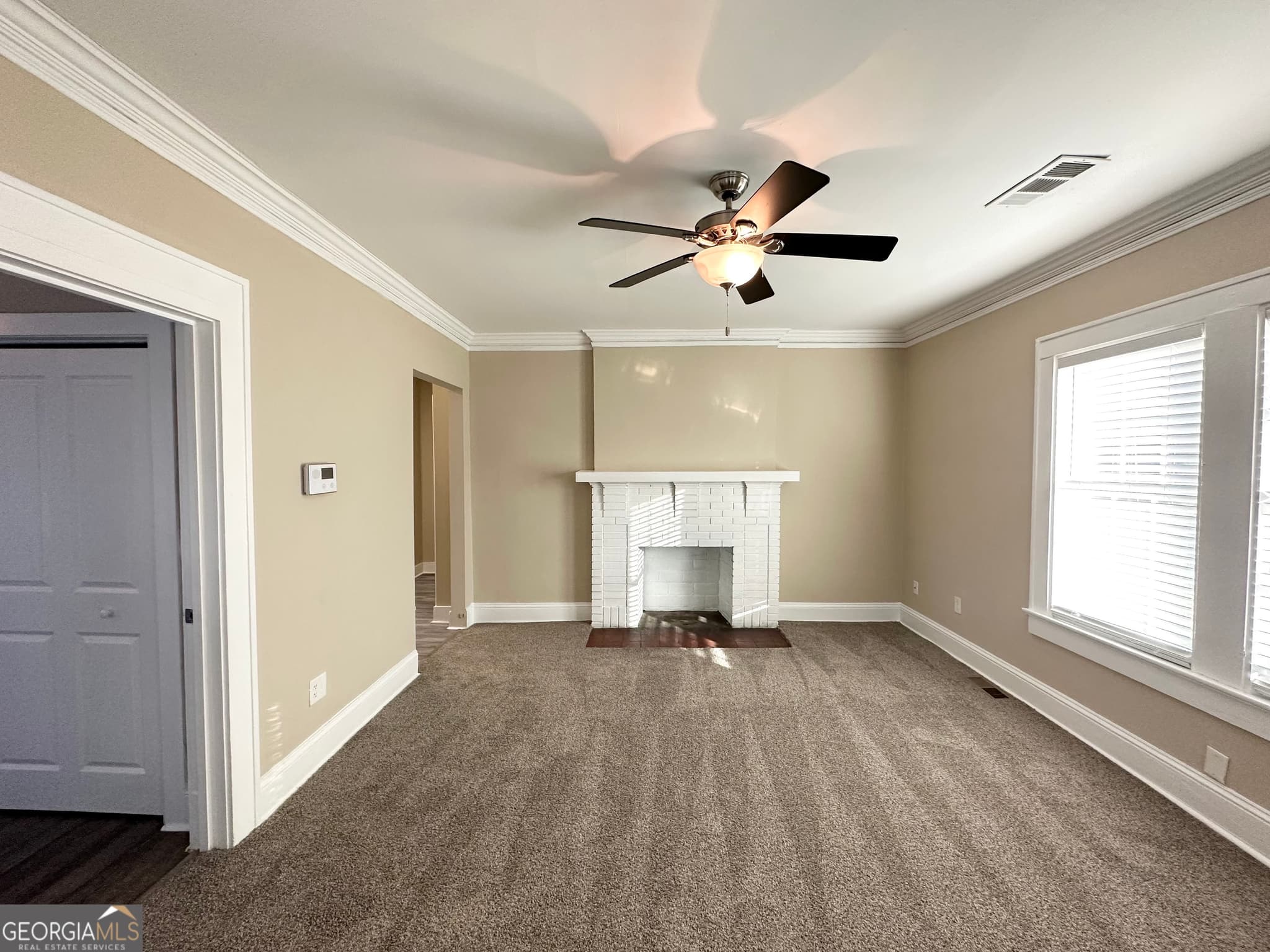 3 bedroom, 1 bathroom, 980 sq ft single family residence for sale at 555 Holly Street, Atlanta, GA 30318 — photo 3