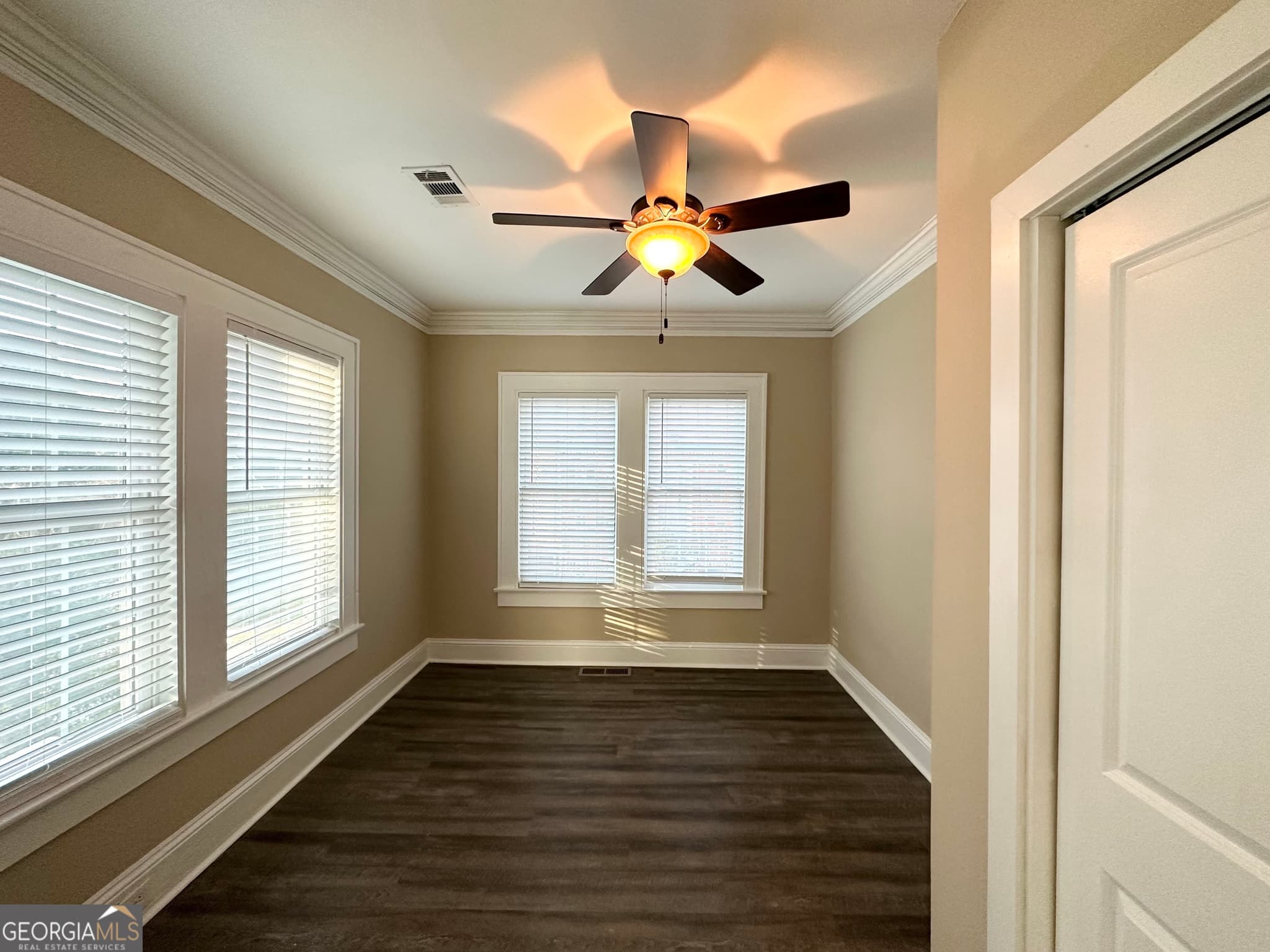 3 bedroom, 1 bathroom, 980 sq ft single family residence for sale at 555 Holly Street, Atlanta, GA 30318 — photo 4