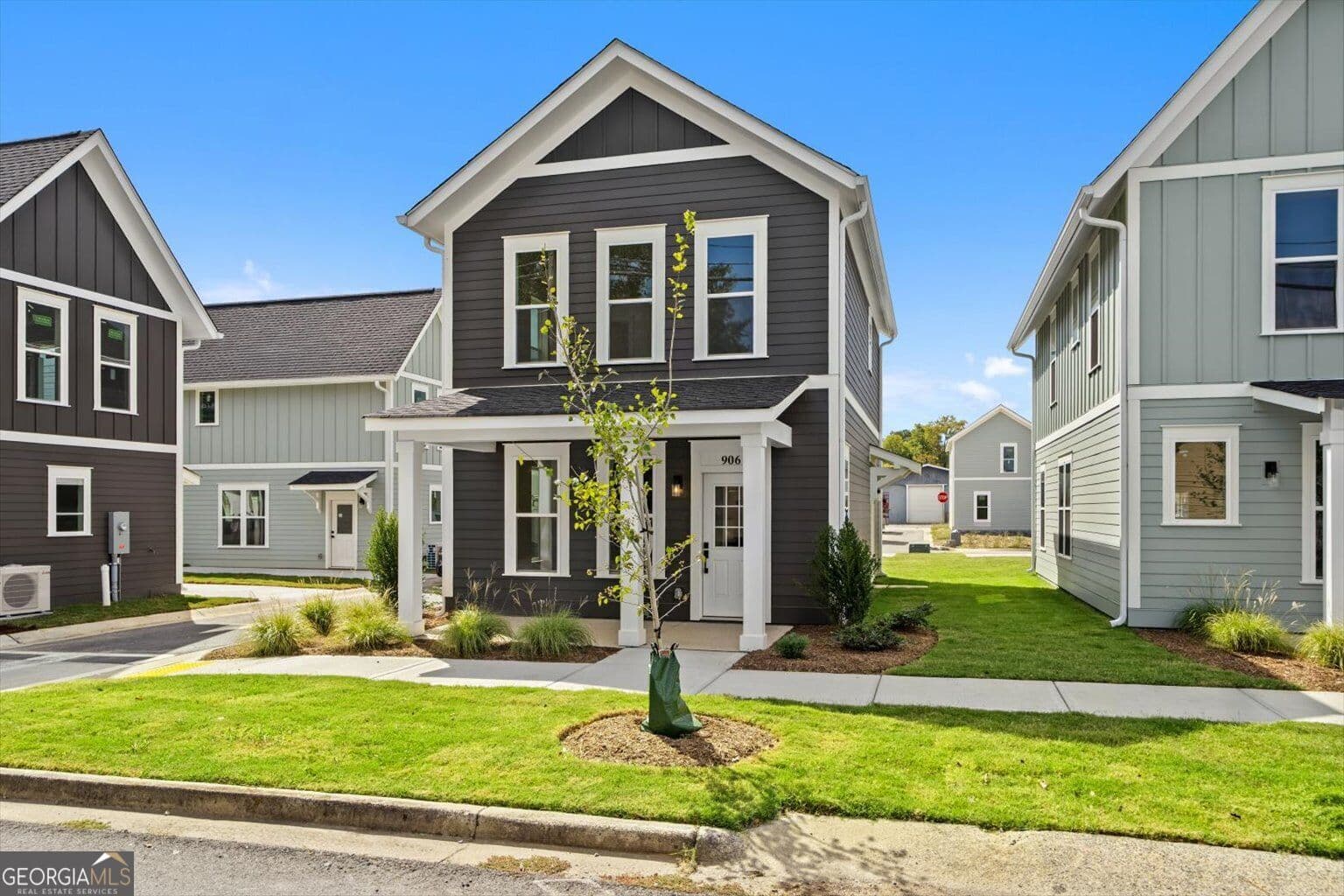 3 bedroom, 3 bathroom, 1,320 sq ft single family residence for sale at 906 S Hamilton Street, Dalton, GA 30720 — photo 2