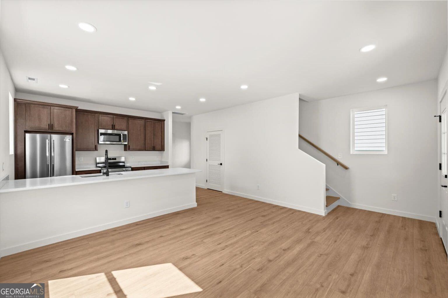 3 bedroom, 3 bathroom, 1,320 sq ft single family residence for sale at 906 S Hamilton Street, Dalton, GA 30720 — photo 6