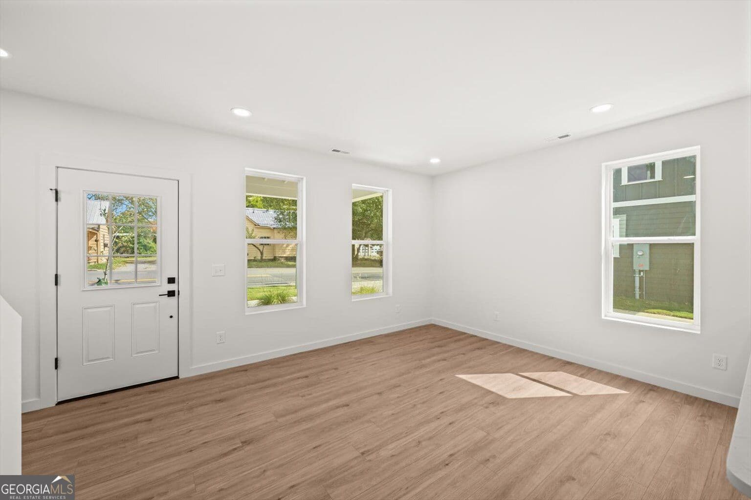 3 bedroom, 3 bathroom, 1,320 sq ft single family residence for sale at 906 S Hamilton Street, Dalton, GA 30720 — photo 7