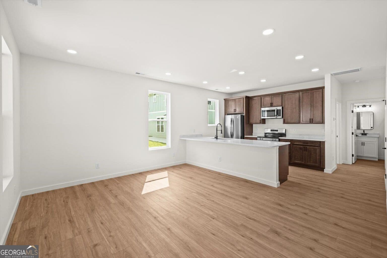 3 bedroom, 3 bathroom, 1,320 sq ft single family residence for sale at 906 S Hamilton Street, Dalton, GA 30720 — photo 5