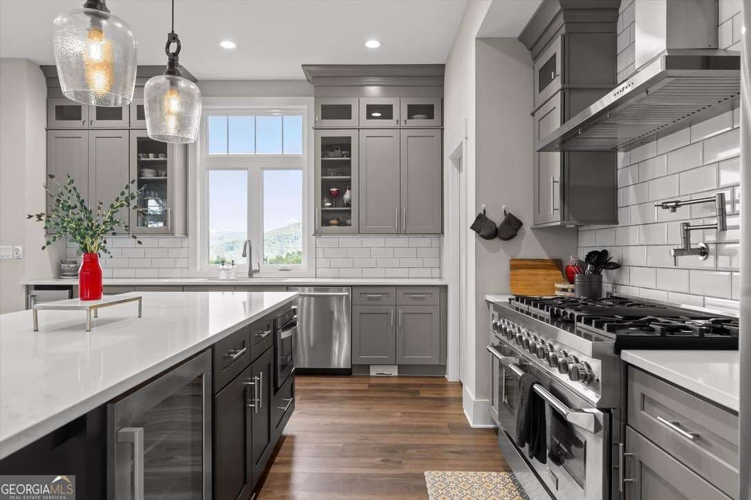 5 bedroom, 4.5 bathroom, 4,110 sq ft single family residence for sale at 1722 High Summit Drive, Talking Rock, GA 30175 — photo 7