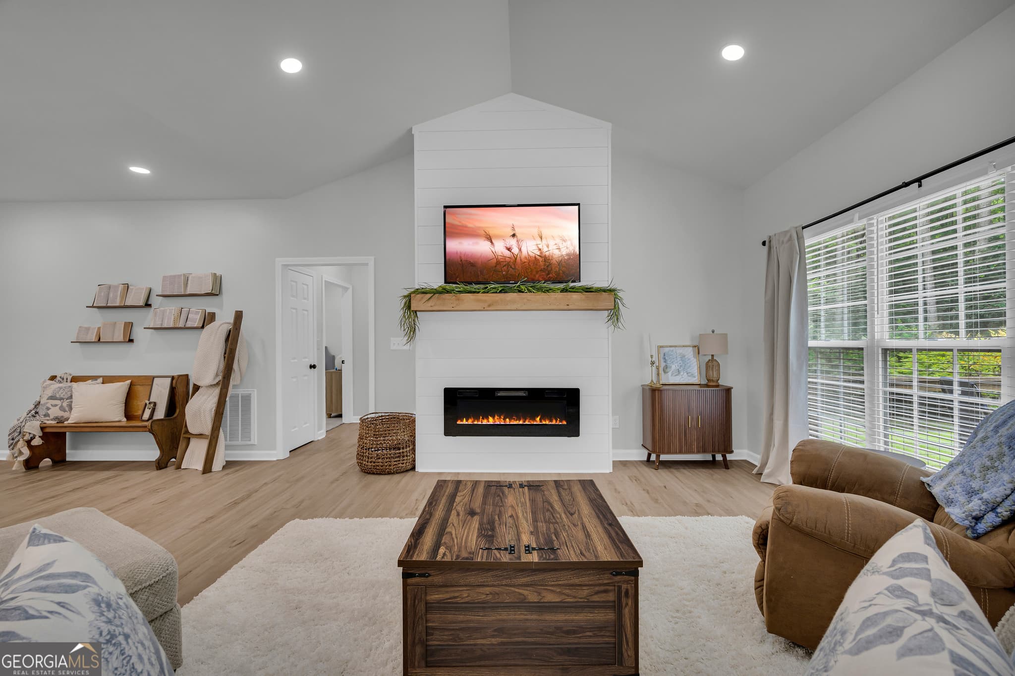 3 bedroom, 2 bathroom, 1,791 sq ft single family residence for sale at 163 Tuxedo Drive, Commerce, GA 30530 — photo 2