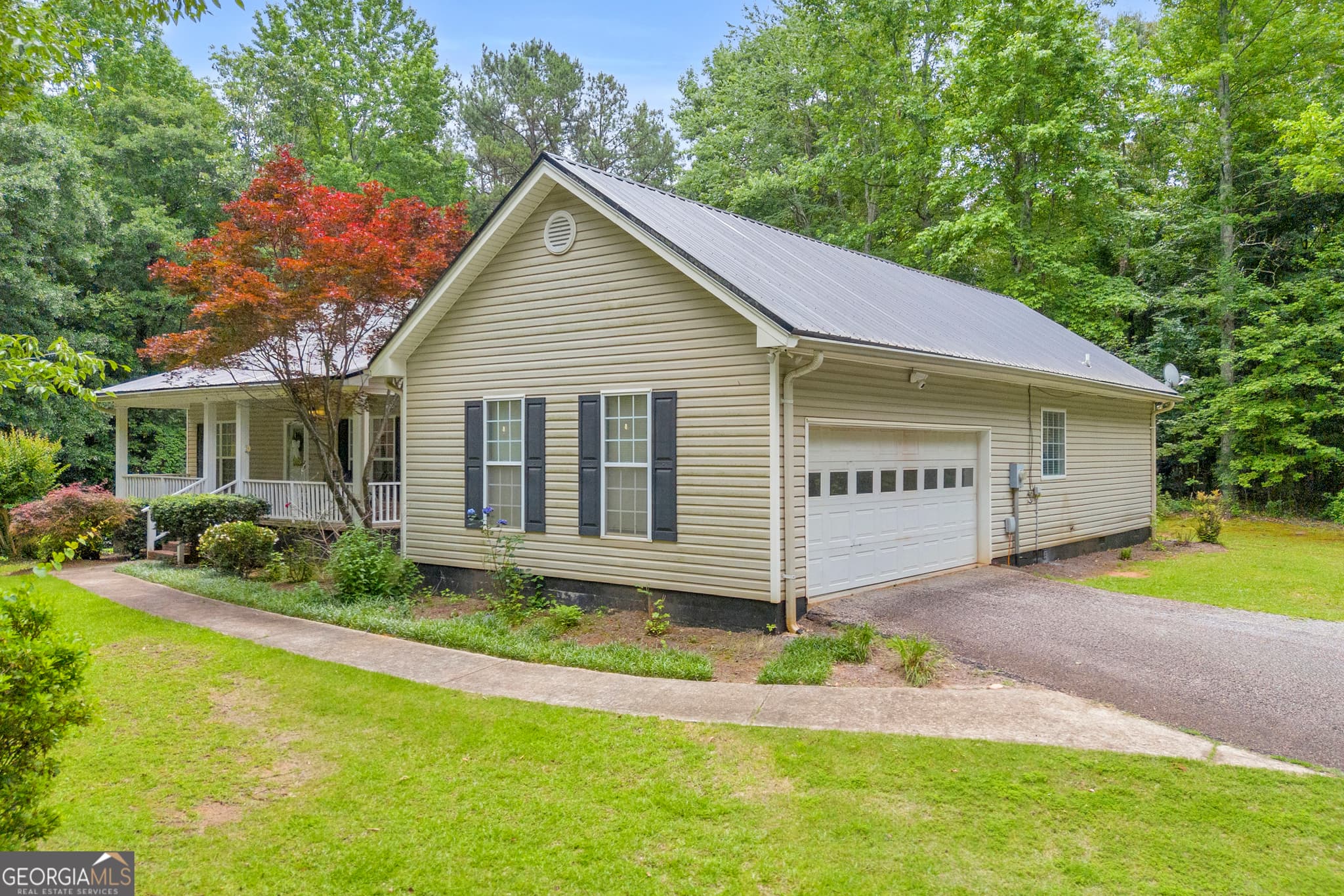 3 bedroom, 2 bathroom, 1,791 sq ft single family residence for sale at 163 Tuxedo Drive, Commerce, GA 30530 — photo 5