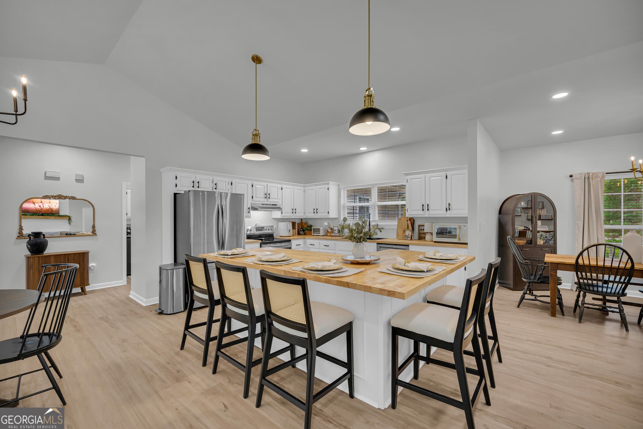3 bedroom, 2 bathroom, 1,791 sq ft single family residence for sale at 163 Tuxedo Drive, Commerce, GA 30530 — photo 4