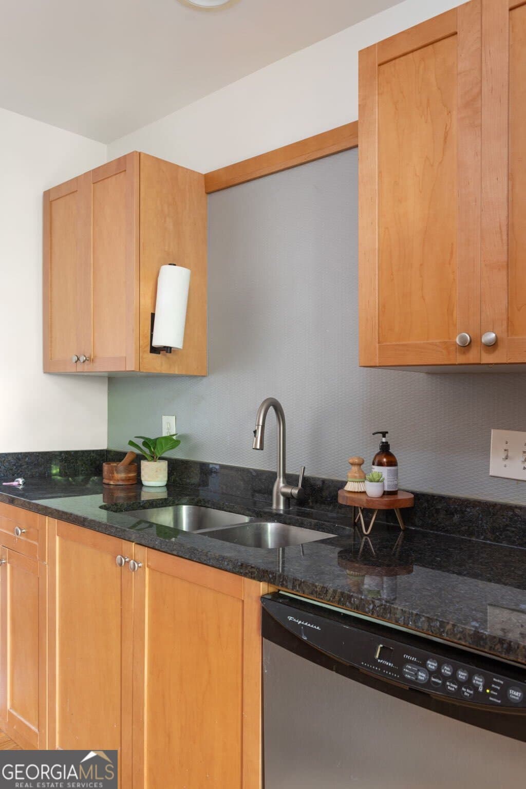 1 bedroom, 1 bathroom, 667 sq ft condominium for sale at 2023 Oakview Road 223, Atlanta, GA 30317 — photo 7