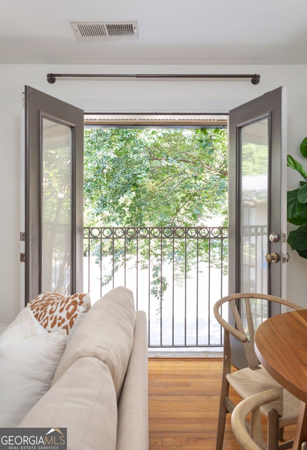 1 bedroom, 1 bathroom, 667 sq ft condominium for sale at 2023 Oakview Road 223, Atlanta, GA 30317 — photo 5