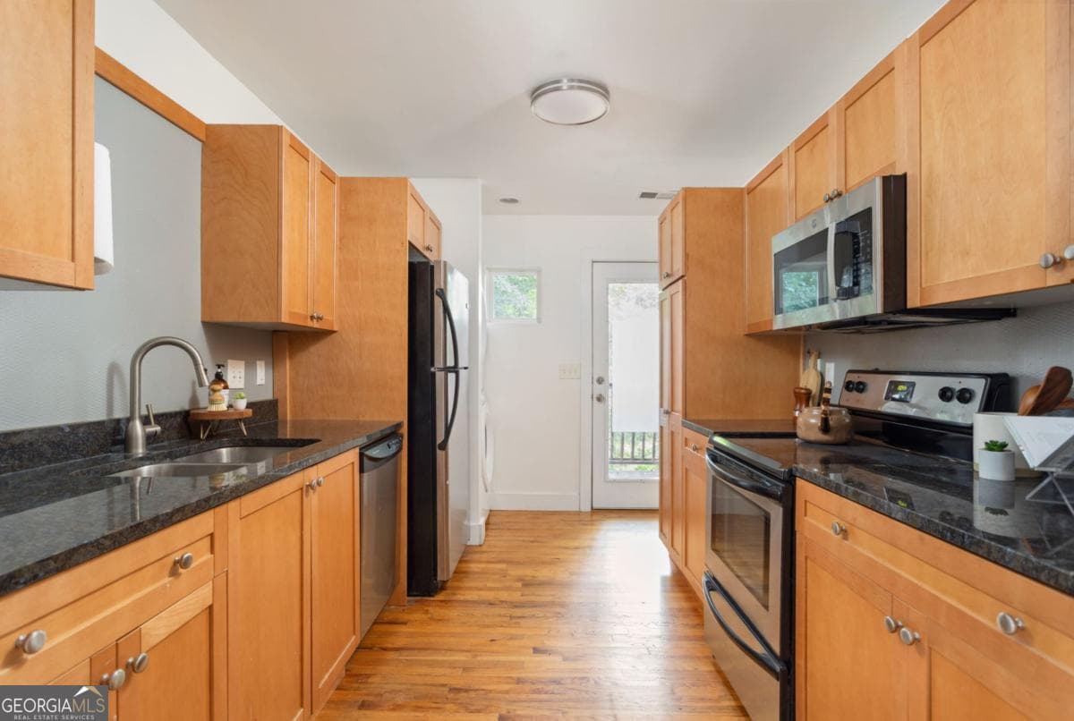 1 bedroom, 1 bathroom, 667 sq ft condominium for sale at 2023 Oakview Road 223, Atlanta, GA 30317 — photo 8