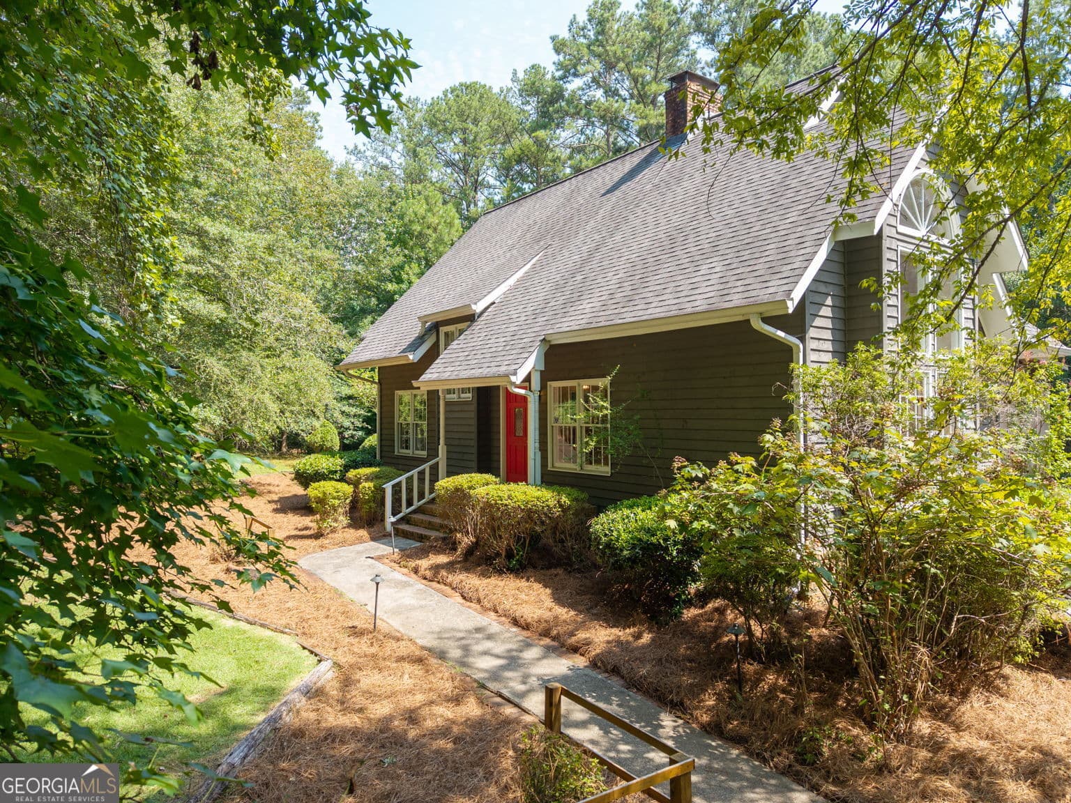 3 bedroom, 3 bathroom, 4,029 sq ft single family residence for sale at 3189 Spring Lake Drive, Conyers, GA 30013 — photo 3