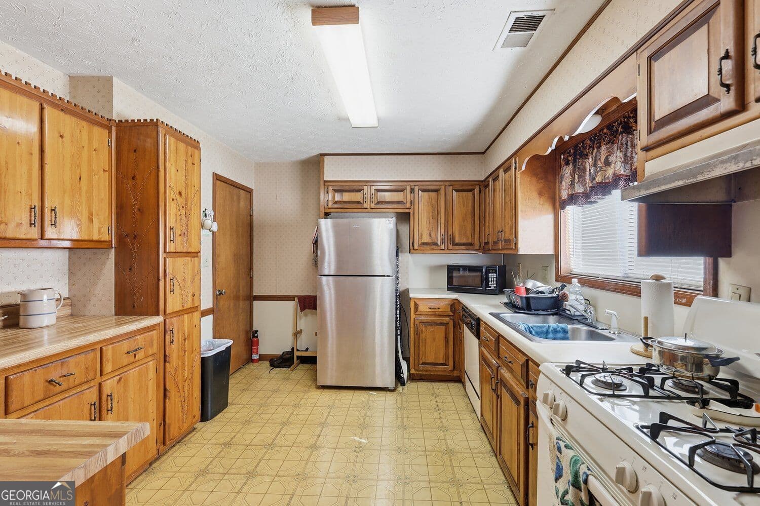 3 bedroom, 2 bathroom, 1,664 sq ft single family residence for sale at 1246 Peninsula Trace, Lawrenceville, GA 30044 — photo 9