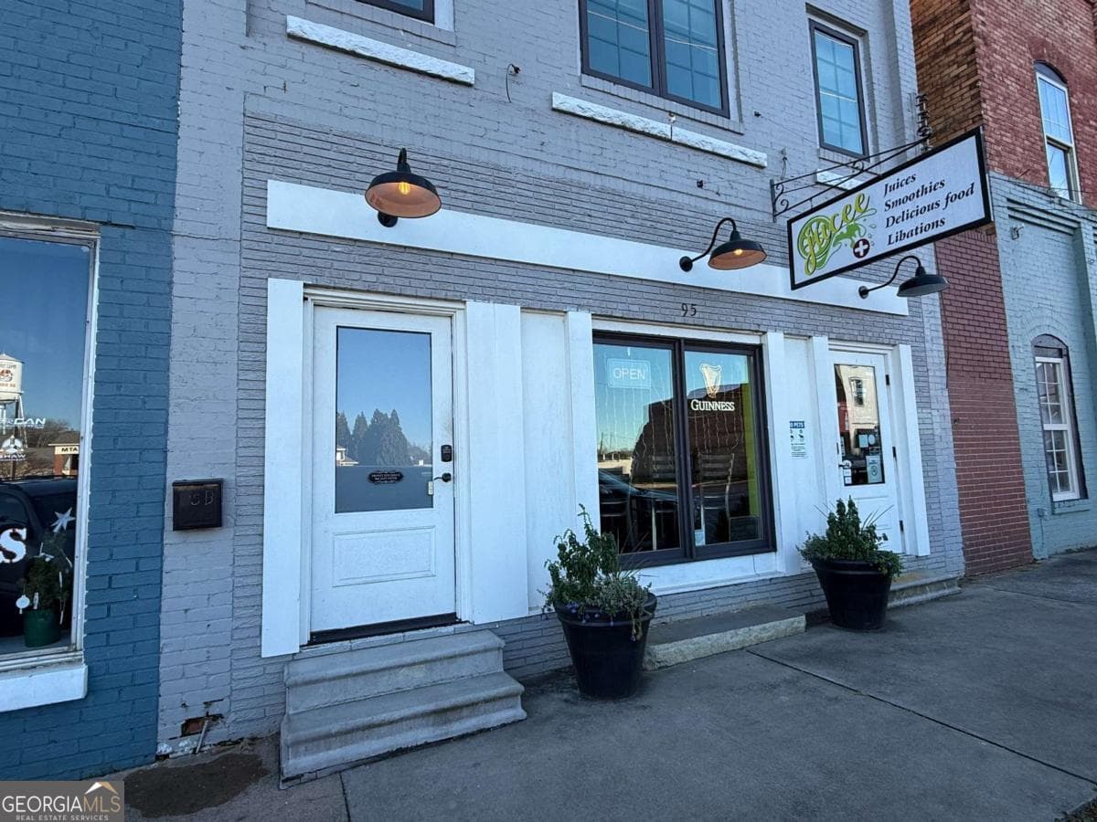 1 bedroom, 1.5 bathroom, 839 sq ft loft,apartment for rent at 95 W Franklin Street APT. B, Hartwell, GA 30643 for $1,200 a month