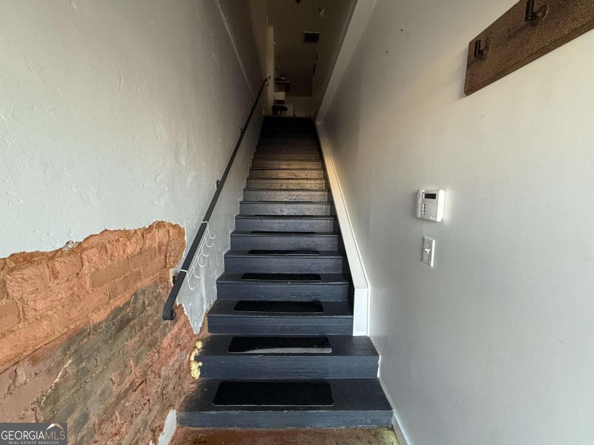1 bedroom, 1.5 bathroom, 839 sq ft loft,apartment for rent at 95 W Franklin Street APT. B, Hartwell, GA 30643 for $1,200 a month — photo 8