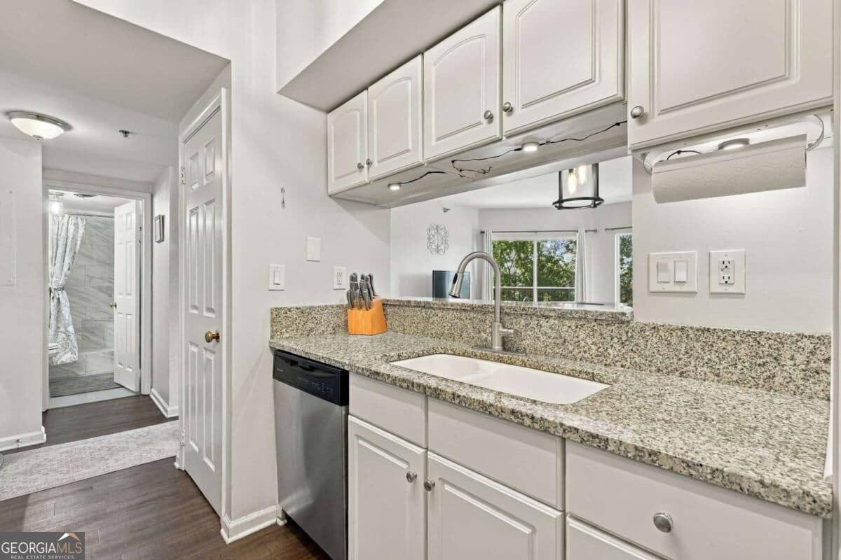 1 bedroom, 1 bathroom, 820 sq ft condominium for sale at 1 Biscayne Drive 609, Atlanta, GA 30309 — photo 6
