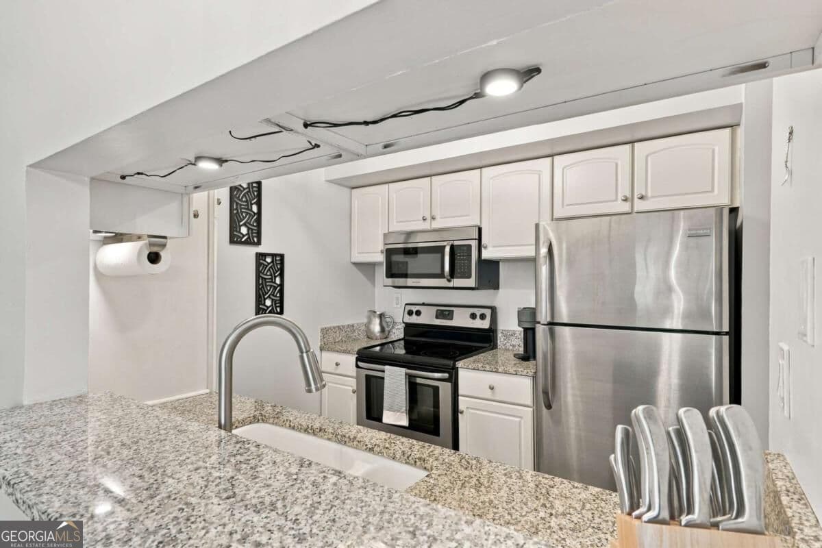 1 bedroom, 1 bathroom, 820 sq ft condominium for sale at 1 Biscayne Drive 609, Atlanta, GA 30309 — photo 5