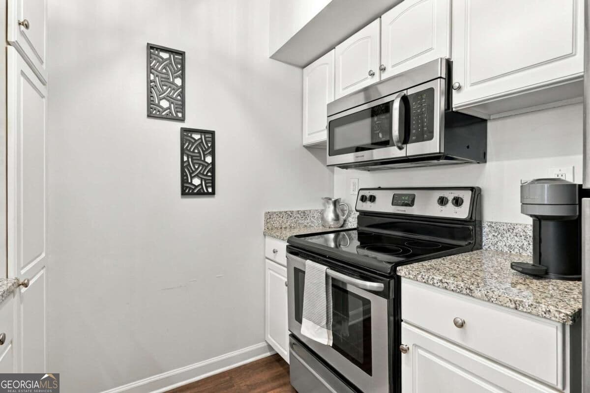 1 bedroom, 1 bathroom, 820 sq ft condominium for sale at 1 Biscayne Drive 609, Atlanta, GA 30309 — photo 4